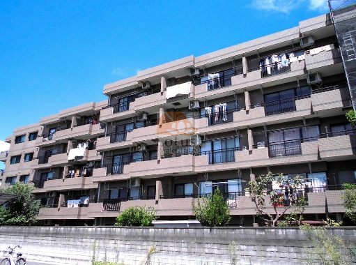グリーンパーク西新井外観１｜グリーンパーク西新井は平成２年築、5階建てのマンションです。