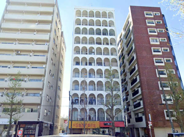 ニュー高円寺コーポラス外観３｜ニュー高円寺コーポラスは青梅街道沿いの１１階建てマンションです。丸ノ内線「新高円寺」駅、「東高円寺」駅が徒歩圏内です。
