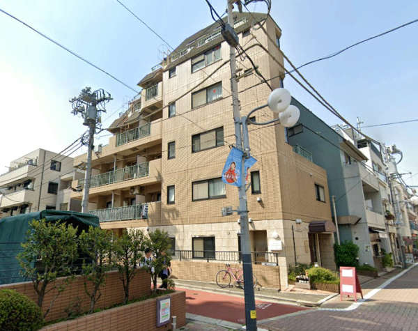 スカーラ白金シティプラザ外観１｜スカーラ白金シティプラザは平成１２年築の７階建てです。白金高輪駅から商店街を抜けて徒歩６分の静かな住環境です。