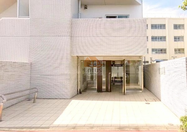 ラ・アトレ梅島エントランス２｜日光街道から一歩入った立地です。
