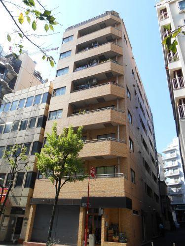 ライオンズマンション半蔵門外観１｜ライオンズマンション半蔵門は昭和５７年築の９階建てです。半蔵門駅を出てすぐの立地です。永田町駅、麹町駅も徒歩圏内です。