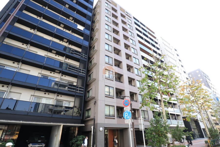 月島シティタワー外観2｜月島シティタワーは平成１１年築の１２階建てです。清澄通り沿いにあります。大江戸線「月島」駅がすぐ近くです。
