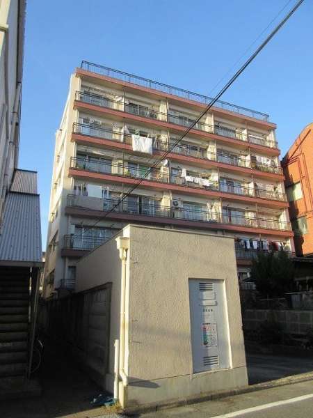 富士見マンション外観５｜富士見マンションは南道路のマンションです。南側は低層住宅ですが、元々の地主さんだそうです。