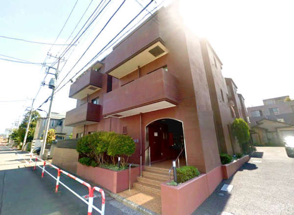 グランドメゾン南町は昭和56年築、3階建て低層マンションです。周辺は静かな住宅街です。