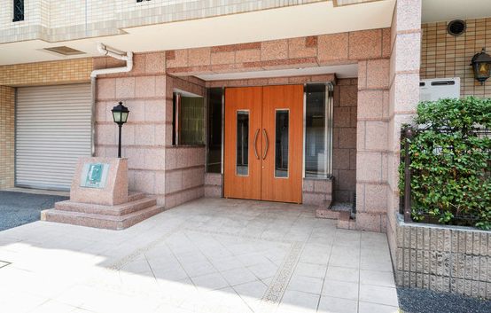 ロネスタ中野エントランス２｜中野駅から徒歩3分、周辺にはスーパーや飲食店など便利な立地です。