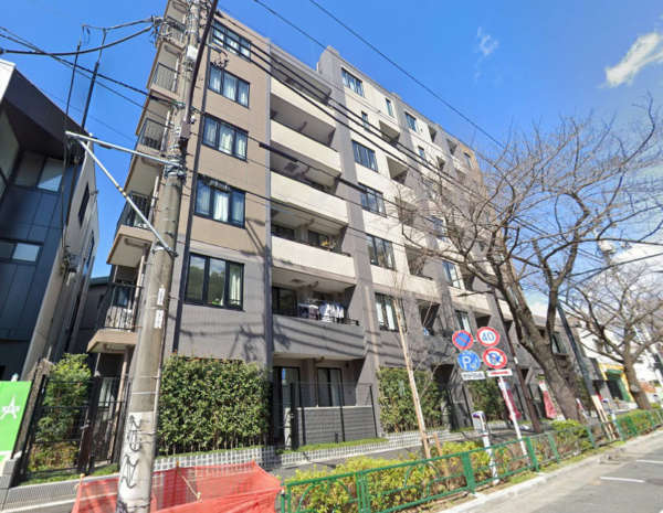 プレシス中野哲学堂パークフロント外観１｜プレシス中野哲学堂パークフロントは平成３１年１月完成、７階建てのマンションです。中野通りに面していて、哲学堂公園が目の前にあります。
