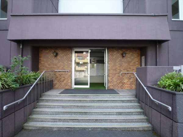 梅田マンションＣ棟エントランス1｜管理体制は良好です。