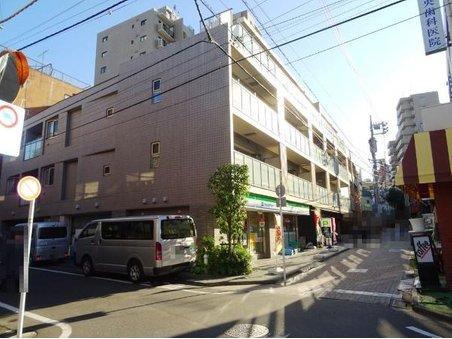 ルフォンリブレ西荻窪外観１｜ルフォンリブレ西荻窪は平成２４年築の６階建てです。西荻窪駅から近く利便性良好です。１階にはコンビニが入っています。