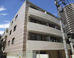 赤羽ウエストマンション_外観1｜赤羽ウエストマンションは昭和６３年築、４階建てのマンションです。赤羽駅から徒歩５分圏内の立地で、ショッピングセンターが近くにありとても便利です。