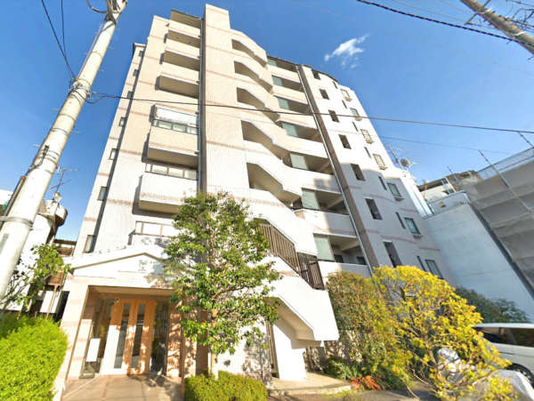 キャッスルマンション西新井外観１｜キャッスルマンション西新井は平成１３年築の８階建てです。厄除けで有名な西新井大師が近くにあります。