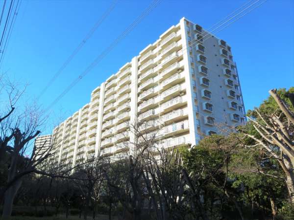 清新プラザ３号棟外観１｜清新プラザは１～４号棟からなる大規模マンションです。