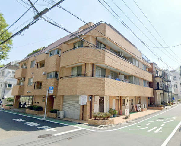 シティコープ茗荷谷外観１｜シティコープ茗荷谷は昭和５７年築、４階建てのマンションです。目の前には拓殖大学があり、その他にも複数の大学がある文教地区です。また周辺は戸建ても多くある閑静な住宅街です。