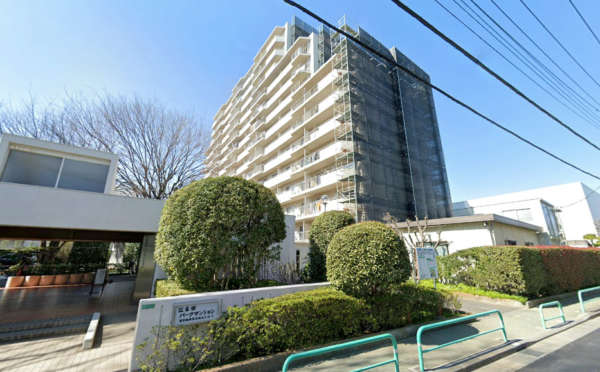 江古田パークマンションＡ外観４｜江古田パークマンションはＡ棟、Ｂ棟からなる大規模マンションです。西武池袋線「江古田」駅より徒歩５分です。駅周辺にはスーパーや飲食店が豊富に有り便利です。
