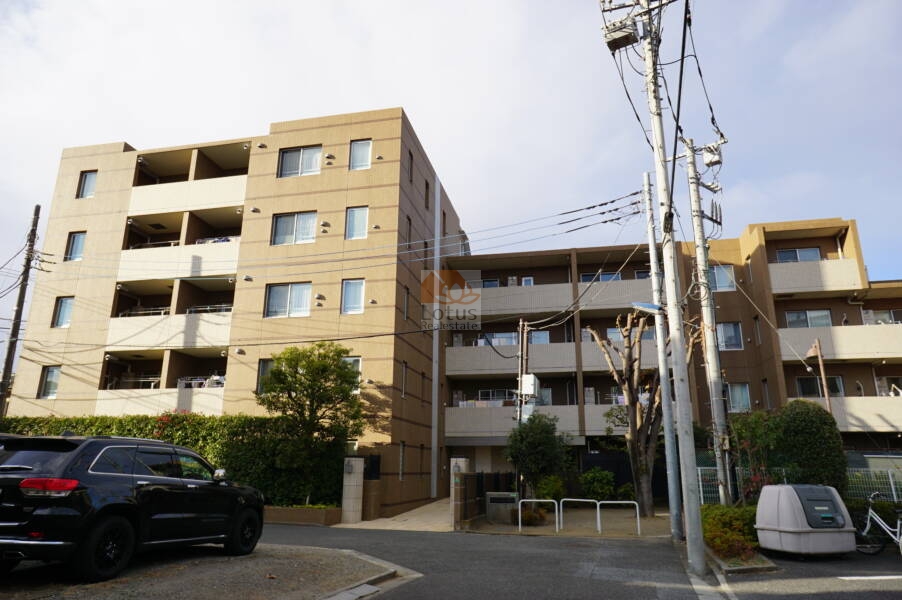 ディーグランセ大泉学園レジデンス外観共用部１