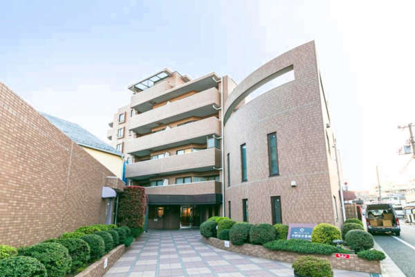 朝日クレスパリオ中野新井薬師外観１｜朝日クレスパリオ中野新井薬師は平成８年築、７階建てのマンションです。