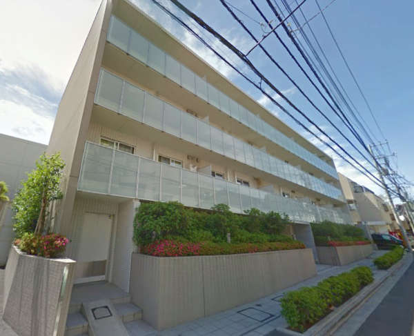 クオリア新宿余丁町外観１｜クオリア新宿余丁町は平成２２年築の５階建てです。周辺は静かな住宅地です。
