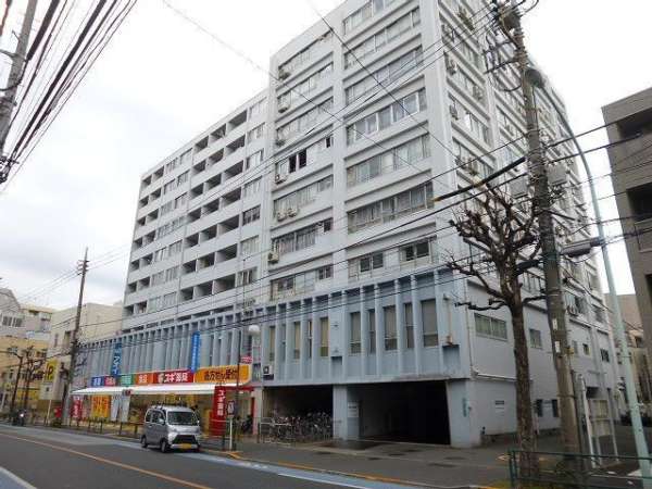 中央マンション外観３｜中央マンションは昭和４０年築、地上１０階建てのマンションです。早稲田通りに面しています。中野駅から徒歩１０分圏内です。