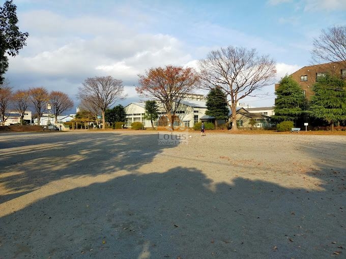 雪見公園｜西側には雪見公園があります。お年寄りがグランドゴルフを楽しむ広場があります。