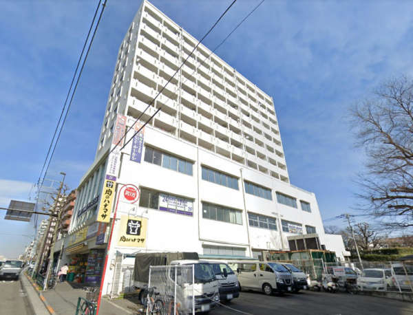 方南第一マンション外観３｜方南第１マンションは昭和４８年築、１２階建ての中規模マンションです。環七通り沿いにあり、「方南町」駅から徒歩４分です。