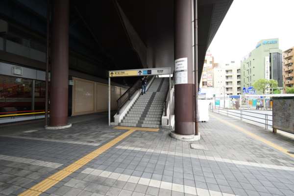 メゾン葛西アプローチ1｜メゾン葛西の最寄は東西線葛西駅です。メゾン葛西に向かうには葛西駅博物館口が便利でしょう。