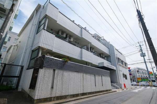 藤和シティコープ初台は昭和６１年築、４階建てのマンションです。