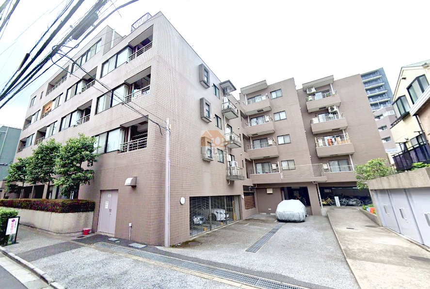 コスモ町屋グランコート外観２｜コスモ町屋グランコートは平成３年築、５階建てのマンションです。周辺は静かな住宅街です。
