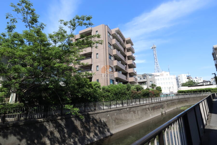 ウィン荻窪外観1｜ウィン荻窪は平成６年築、７階建てのマンションです。
