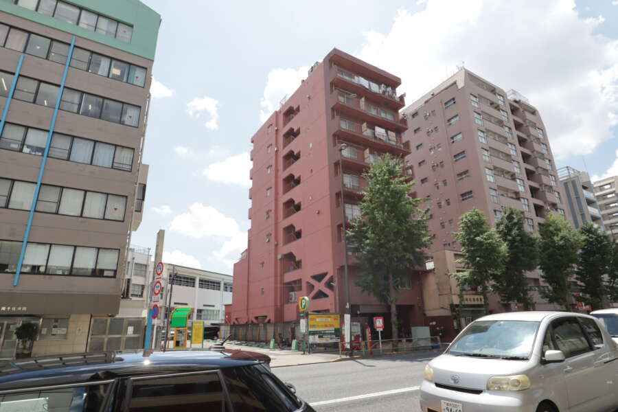 リレント三ノ輪外観1｜リレント三ノ輪は、昭和53年築、9階建てのマンションです。