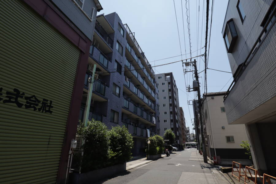 セザール両国外観3｜周辺環境はこのような感じで、低層の住宅、マンション、作業場などが混在した下町らしいエリアです。
