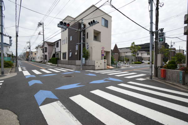 ライオンズガーデン葛西アプローチ9｜ちょっとした交差点に出ますので右折です。