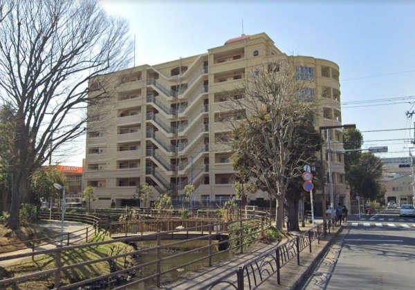 グランシティユーロテラス外観２｜グランシティユーロテラスは平成１８年築、８階建てのマンションです。東側に白鷺公園、西側に伊藤谷公園があります。