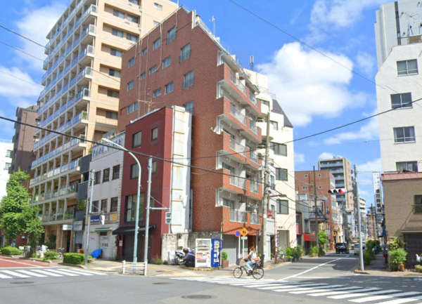 モナークマンション上野外観２｜モナークマンション上野は昭和45年築、8階建てのマンションです。