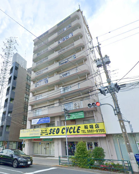 フローラ小松川外観１｜フローラ小松川は昭和４９年築、１０階建てのマンションです。船堀街道沿いにあります。東小松川スポーツ公園の近くです。