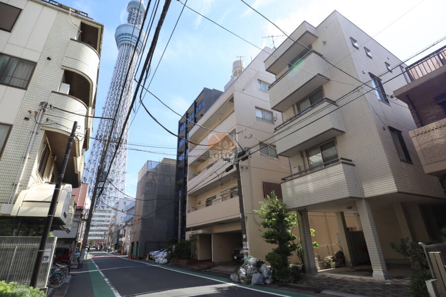 ハピーハイツ向島外観1｜ハピーハイツ向島は昭和５５年築、６階建てのマンションです。とうきょうスカイツリー駅、本所吾妻橋駅、押上駅の３駅３路線が利用可です。