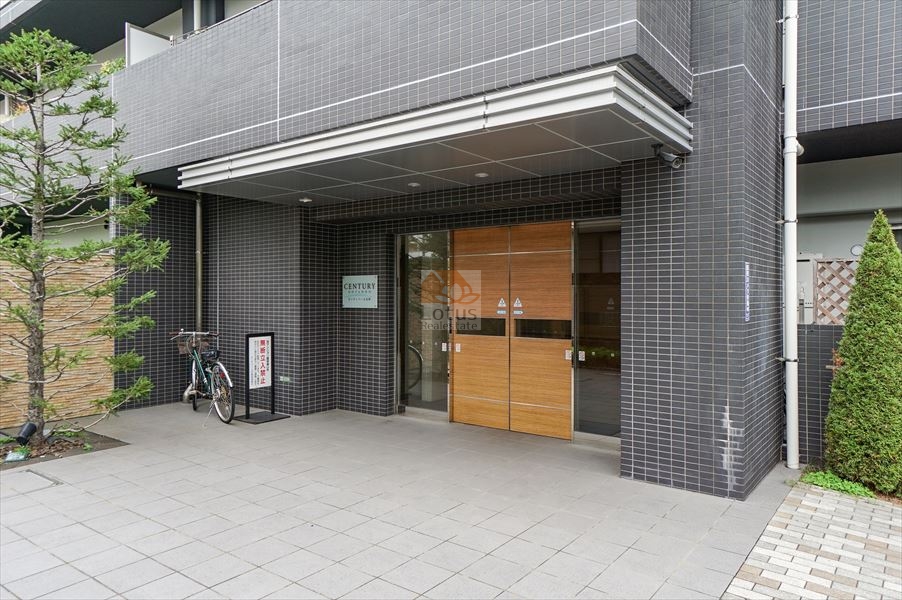 センチュリー五反野エントランス１｜エントランスにオートロック有り安心です。