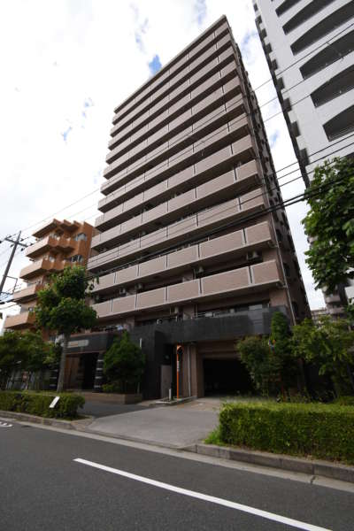 ライオンズシティ葛西外観共用部1｜お部屋の多くは南に向いています。