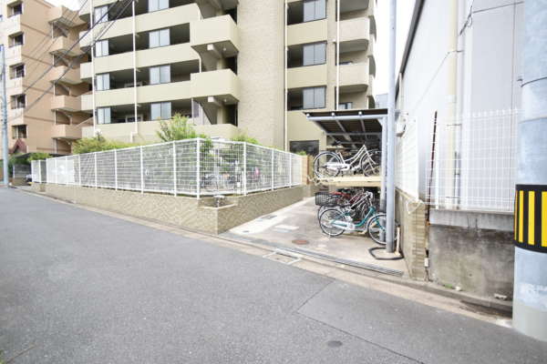 ダイアパレス葛西外観共用部5｜駐輪場などがあります。