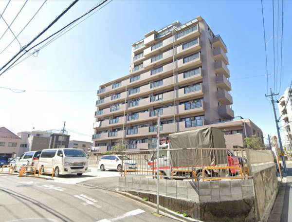 コスモ大島グランコート外観｜コスモ大島グランコートは平成６年築、１０階建てのマンションです。砂町銀座商店街近くの住宅街に立地します。