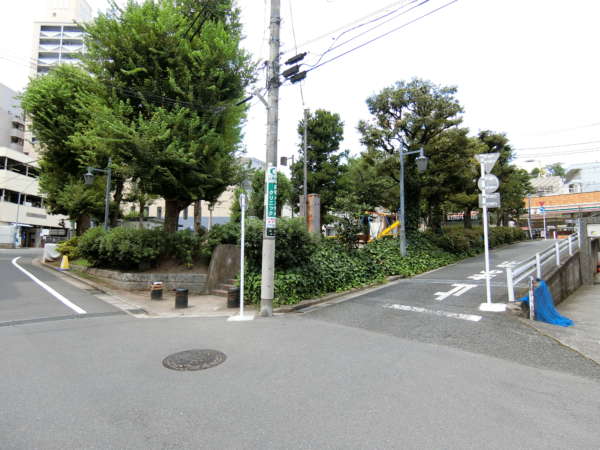 ファインレジデンス成増周辺｜マンションの北側は公園があり、徒歩１分の所にセブンイレブンがあります。