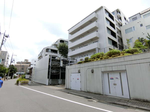 ファインレジデンス成増外観共用部7｜若干高台状になっていますので、北側の方は眺望も良好です。