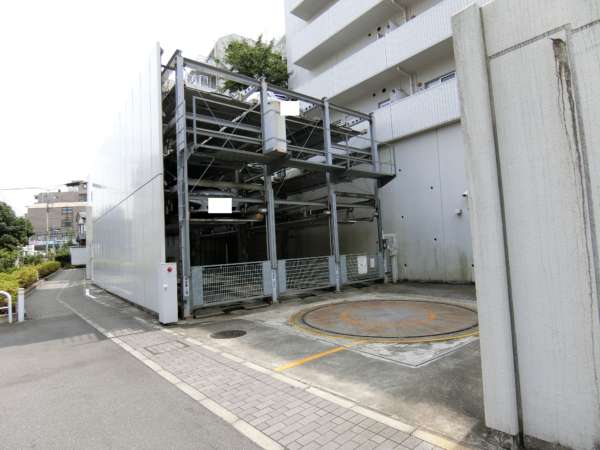ファインレジデンス成増外観共用部8｜駐車場は機械式駐車場があります。