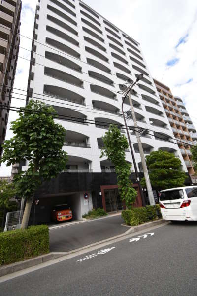 葛西駅前グリーンホームズ３外観共用部2｜お部屋は南側に面しています。
