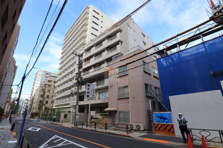 ニューハイツ湯島外観1｜ニューハイツ湯島は昭和５７年築、８階建てのマンションです。