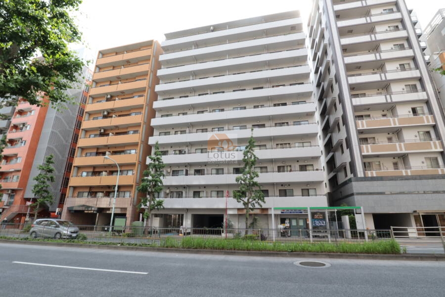 東急ドエルアルス音羽２外観1｜東急ドエルアルス音羽２は昭和６１年築、１１階建てのマンションです。音羽通りに立地します。