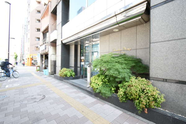 サンティーエ三外観共用部5｜エントランスです。
