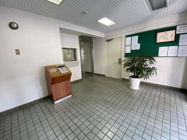 グレイス白山エントランスホール２｜うれしいオートロック付きです。