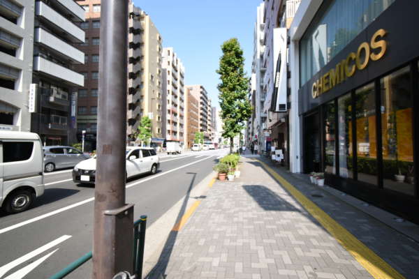 サンティーエ三筋アプローチ3｜蔵前駅方面に向かって歩きます。