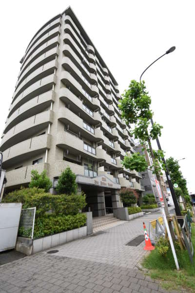 ダイアパレス葛西外観共用部3｜ダイアパレス葛西は平成９年築、１１階建てのマンションです。