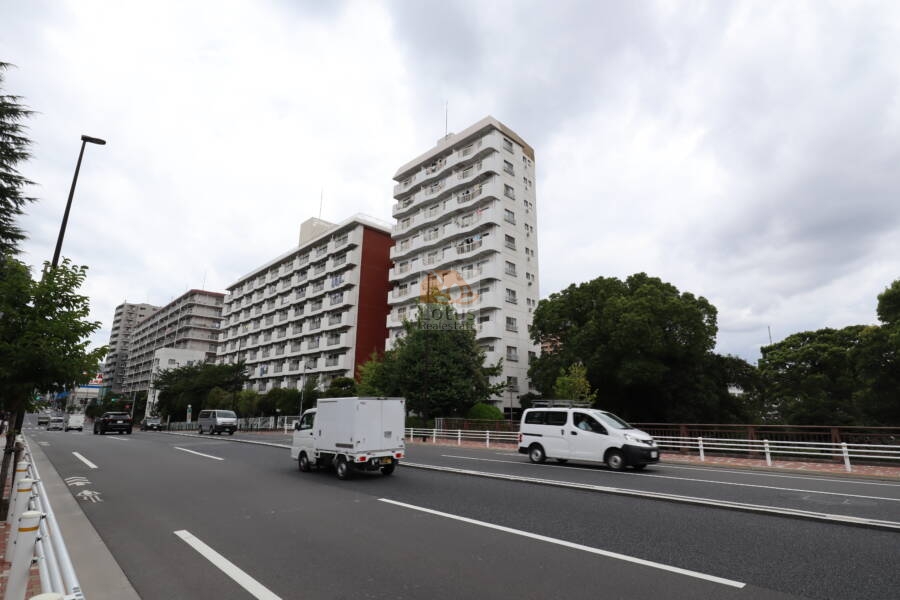 東陽町ダイヤモンドマンション外観｜東陽町ダイヤモンドマンションは昭和５３年築、１１階建てのマンションです。仙台堀川公園と横十間川親水公園に隣接した住環境です。