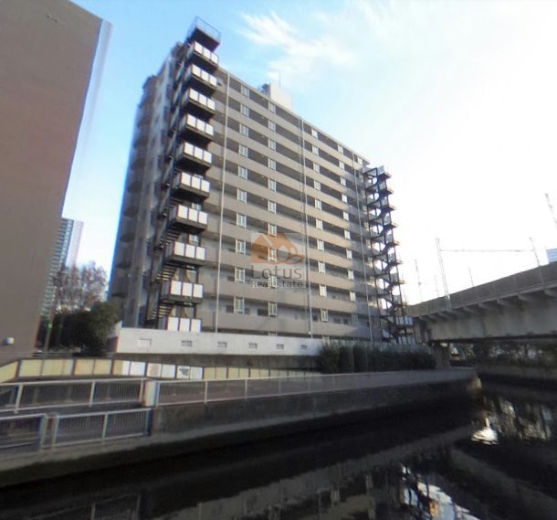 ソレイユ田町外観５｜建物は芝浦運河の水辺に隣接しており、リラックスできます。
